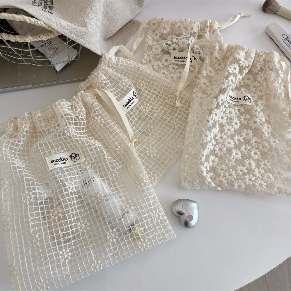 Lace Embroidered Daisy Mesh Dr - Travel Accessories Deals recension och pris