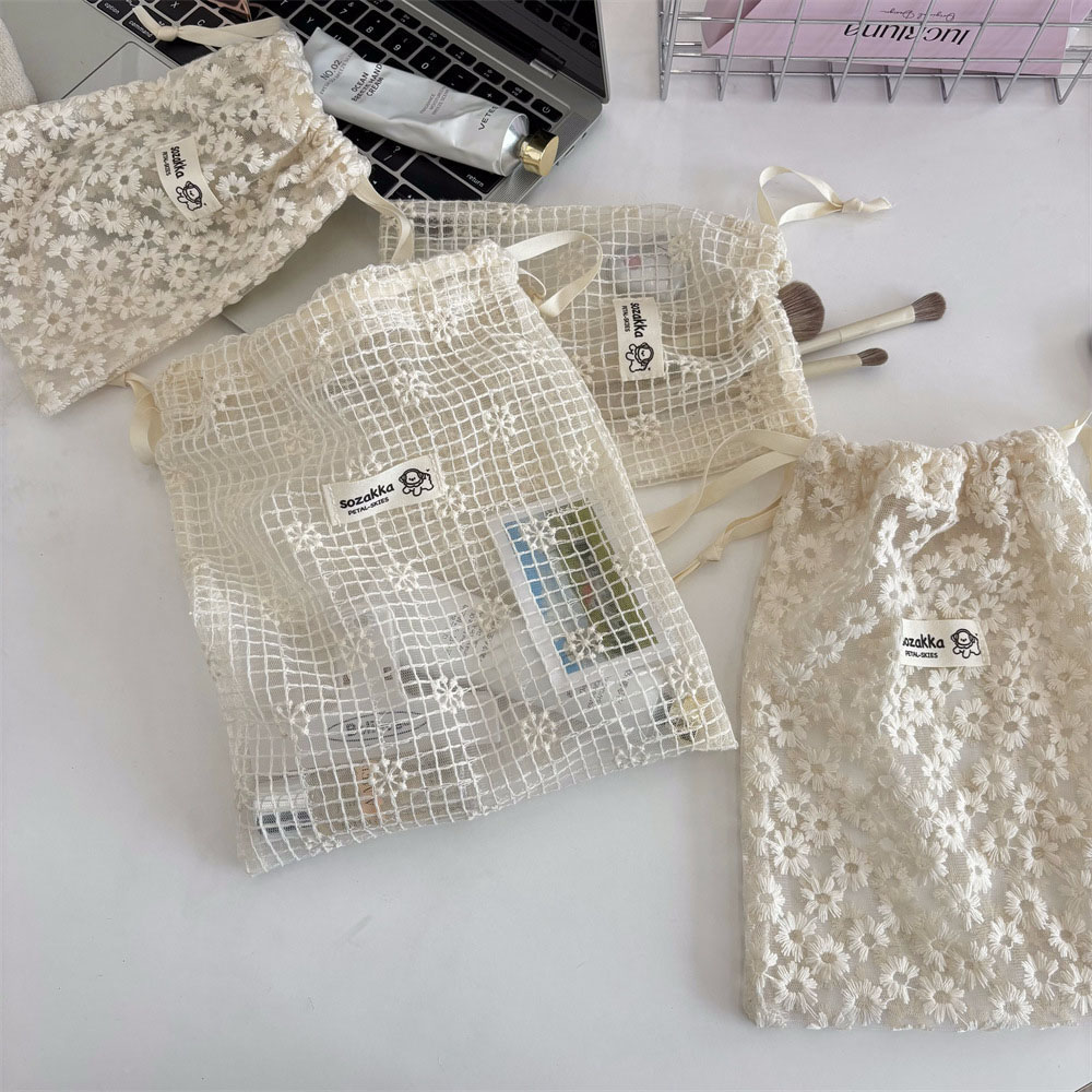Lace Embroidered Daisy Mesh Dr - Travel Accessories Deals recension och pris