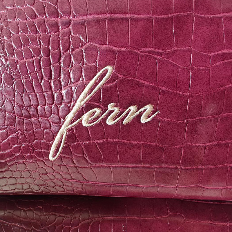 Embroidered Croc Makeup Bag Pe - Travel Accessories Ideas recension och pris